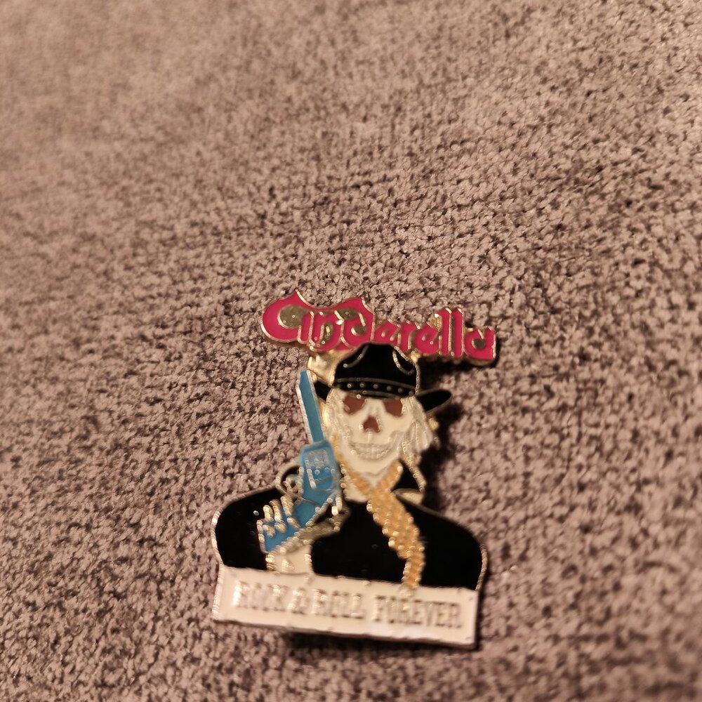 CINDERELLA ROCK & ROLL FOREVER PIN BACK JACKET PIN